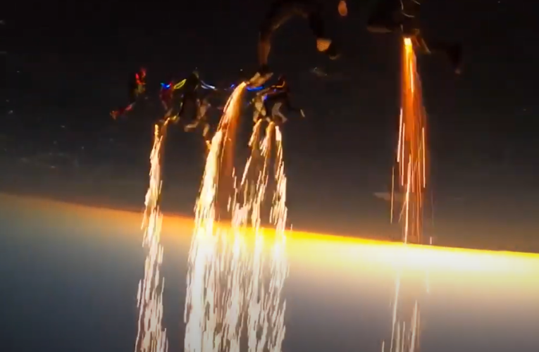 Rosharon Skydivers Create Spectacular Show